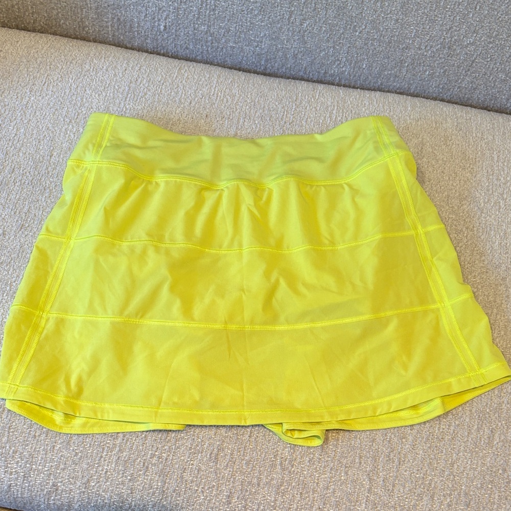 Lululemon Pace Rival Mid-Rise skirt. Size 6
